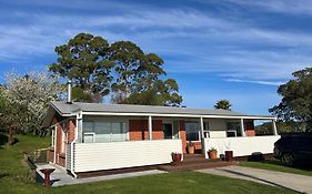 Rotorua Lakes Cottage